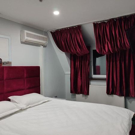 Leoton Chernivtsi Otel Dış mekan fotoğraf