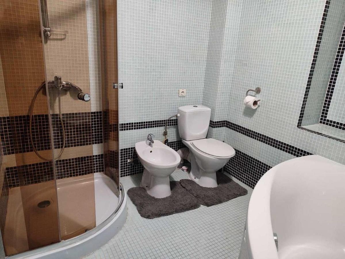 Leoton Chernivtsi Otel Dış mekan fotoğraf