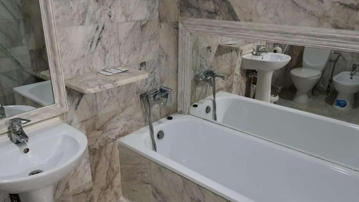 Leoton Chernivtsi Otel Dış mekan fotoğraf