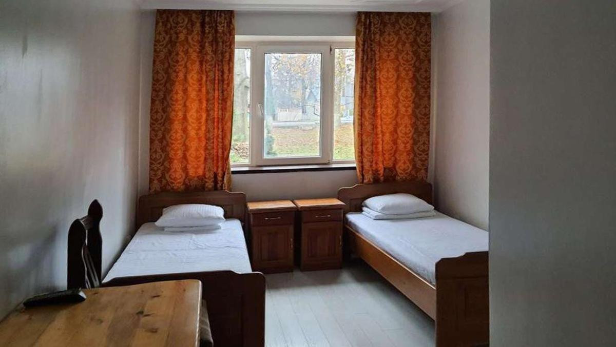 Leoton Chernivtsi Otel Dış mekan fotoğraf