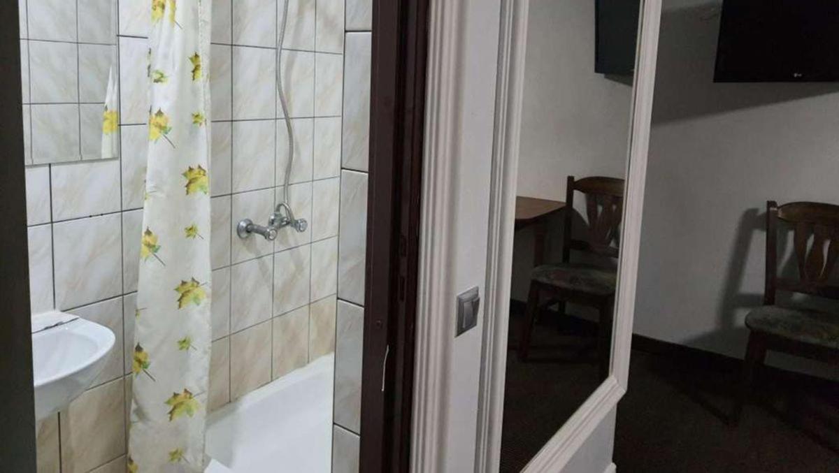 Leoton Chernivtsi Otel Dış mekan fotoğraf