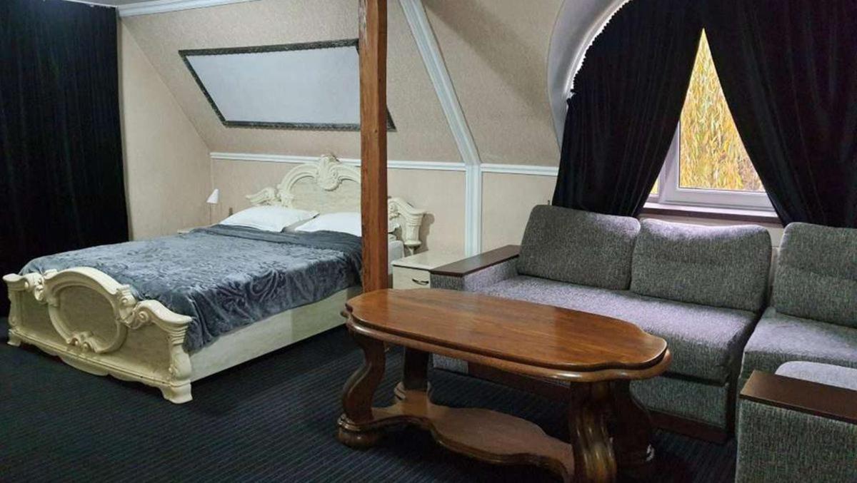 Leoton Chernivtsi Otel Dış mekan fotoğraf