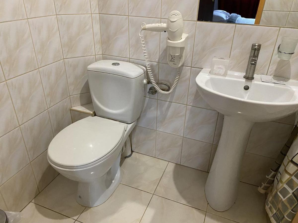 Leoton Chernivtsi Otel Dış mekan fotoğraf