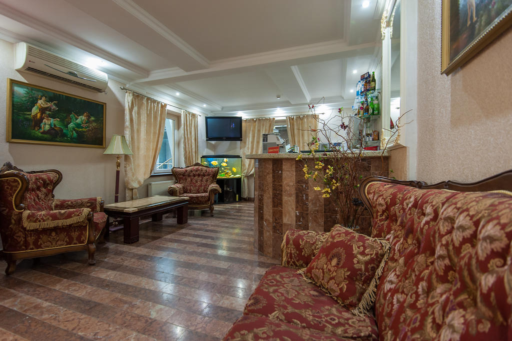 Leoton Chernivtsi Otel Dış mekan fotoğraf